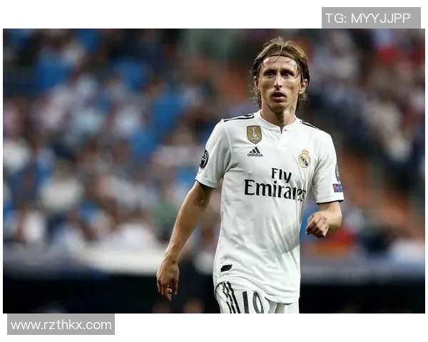 莫德里奇的传奇旅程如何影响现代足球的战术与风格