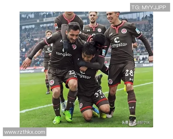 智利大学与哥查瓜的激烈对决展现足球魅力与团队精神 智利大学与哥查瓜的激烈对决展现足球魅力与团队精神