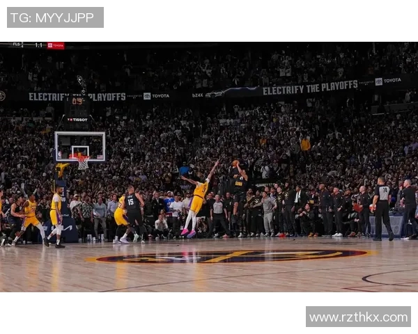 勇士与湖人激战2017年12月赛季精彩回顾与分析 勇士与湖人激战2017年12月赛季精彩回顾与分析