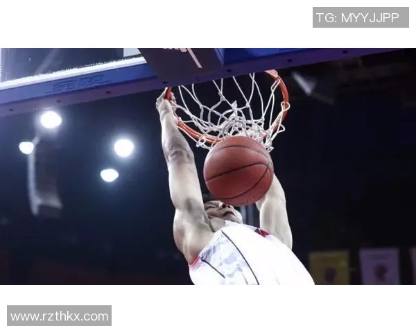 周鹏:从篮球场上的拼搏者到生活中的追梦人,探索他的成长与蜕变之路 周鹏:从篮球场上的拼搏者到生活中的追梦人,探索他的成长与蜕变之路