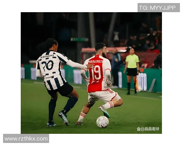 埃因霍温与阿尔克马尔激战在即谁将赢得这场荷甲巅峰对决 埃因霍温与阿尔克马尔激战在即谁将赢得这场荷甲巅峰对决