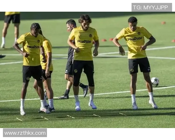 大连队与重庆队激战正酣谁能在这场较量中笑到最后